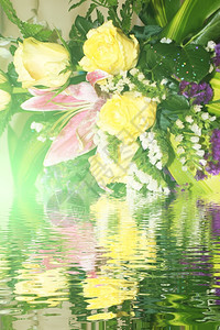 周年纪念日挂花的夏季卉背景图片