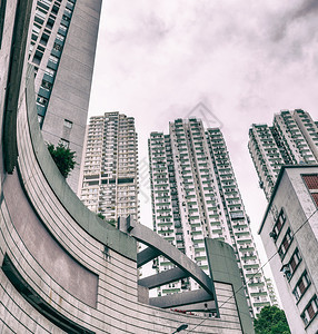 狭窄的活高香港Quarry湾拥挤的住宅塔香港过分拥挤的狭窄公寓房高住密度的风光低角观视区宽湾QuarryBay香港图片