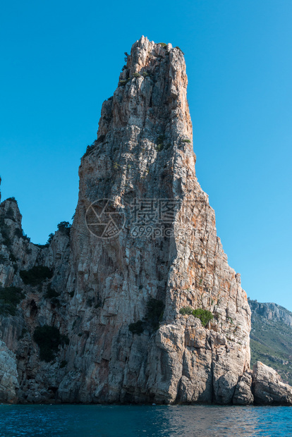 沿海意大利附近的撒丁岛岸线雄伟岩石旅游风景图片