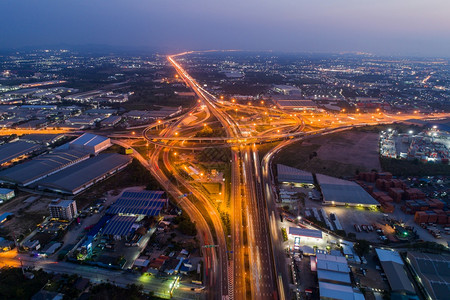 夜间高速公路收费城市交通中道路的空观视时间段方法城市的结构体图片