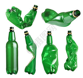 收集在白色上隔离的绿塑料瓶子用过的产品消费主义图片