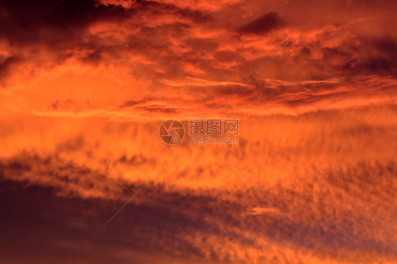 火焰红色的燃烧云彩自然图片