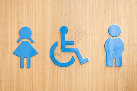 厕所男子轮椅和妇女木本的WC标志厕卫生间图片