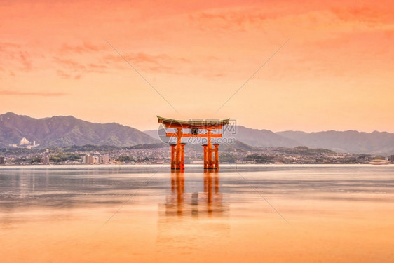 旅游文化宫岛日本著名的漂浮托里城门地点图片