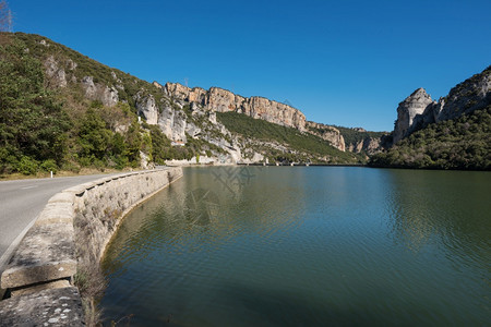 索布龙西班牙北尔戈斯省ElSobron峡谷的Ebro河和Sobron大坝景观西班牙卡拉莱昂斯蒂利亚日落图片