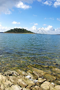 轮廓黎明位于葡萄牙南部阿尔奎瓦湖的勒克岛河图片