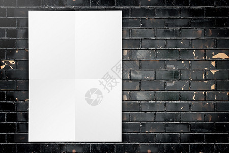 黑色白纸海报挂在砖墙上Template模型添加文字陈年房间白色的图片