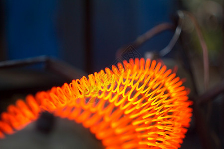 炽热过程金属管上红热螺旋式的内喉线作坊图片