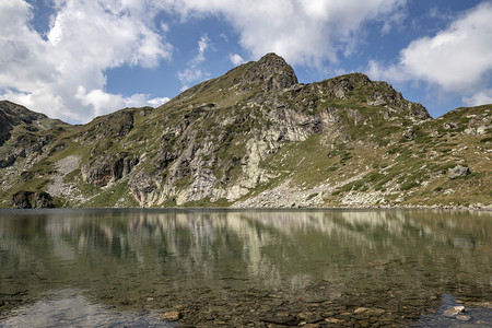 水保加利亚里拉山的美丽地和湖泊风景保加利亚云冷静的图片