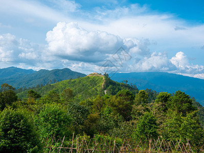清晨泰国北部天空晴朗的复杂山峰景观图泰北环境夏天冒险图片