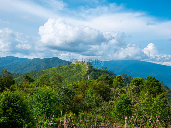 清晨泰国北部天空晴朗的复杂山峰景观图泰北环境夏天冒险图片