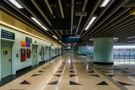地铁电的新加坡大众快速交通站MRT新加坡2017年3月5日成为新加坡铁路系统主要组成部分的MRT车站内部大规模快速交通系统整个城图片