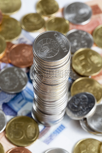 卢布金融白俄罗斯格德诺2017年9月3日白俄罗斯新面值硬币堆叠在一起团体图片