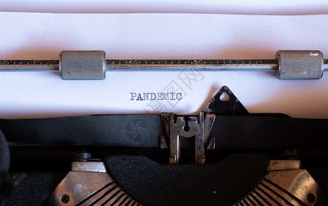 旧打字机用PANDMEMIC一词金属人物信息图片