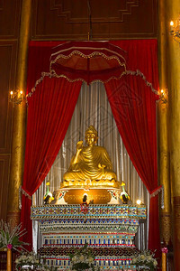 佛教徒平静的雕塑寺庙中佛像图片