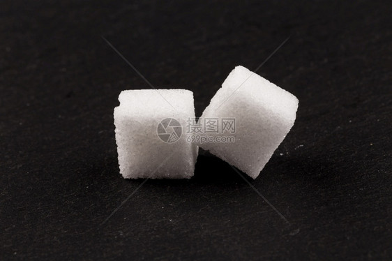 水晶立方体深石本底的白色精制糖质地图片