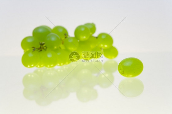 一串绿葡萄小吃水果滋补图片