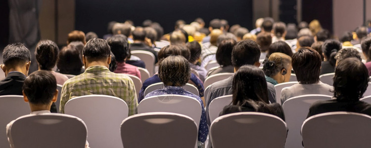 介绍有关会议厅或研讨商业和投资概念教育的讲演者关于会议厅或研讨的舞台商业和对投资概念的教育演讲人关于重新收听众阅观的封面页成功训图片