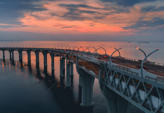 海报天空横跨河的一座桥圣彼得堡的一座大桥横跨河的圣彼得堡一座大桥穿过图片