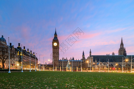 房屋伦敦与大本和议会厦的天际连线在英国的黄昏著名晚上图片