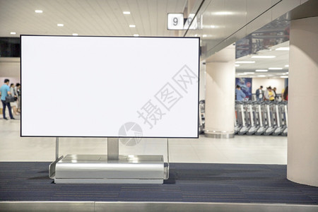 机场数字媒体空白广告牌带乘客的空白广告牌公共产品设计招牌亚洲空白的横幅图片
