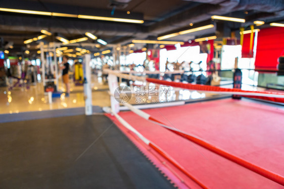 房间斗争跆拳道体育锻炼设备为健身室内俱乐部和俱乐部的分心拳击场模糊运动设备为Gym模糊背景的抽象图片