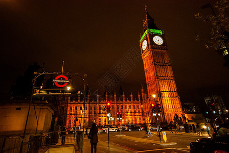 英国伦敦黄昏的议会大厦图片