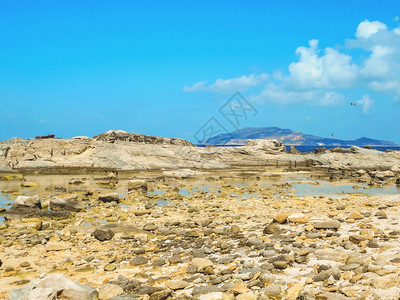 自然西里岛岩石海岸的景象云颜色图片