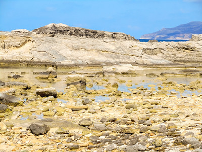 西里岛岩石海岸的景象支撑夏天风图片