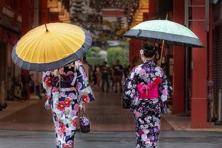 女漂亮的白色穿和服带伞美丽日本女孩图片