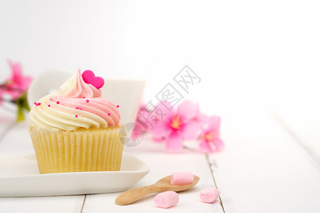 庆典蛋糕餐厅Cupcake饼的装饰美极了光亮明AF点选择图片
