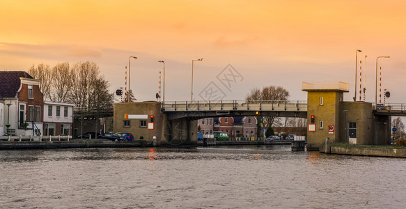 瑞金城市景观的日落时带水桥梁艾芬丹登瑞因的摩尔纳斯堡荷兰无地城市建筑图片
