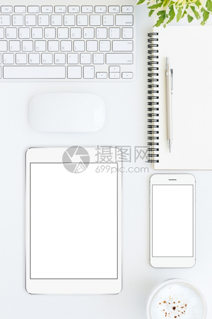 工作场所白表格式垂直顶视图上的电话和平板脑空白屏幕表格式垂直顶上的电话和平板脑空白屏幕细胞笔记本图片