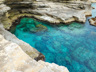 海滨自然西里岛岩石海岸的景象图片