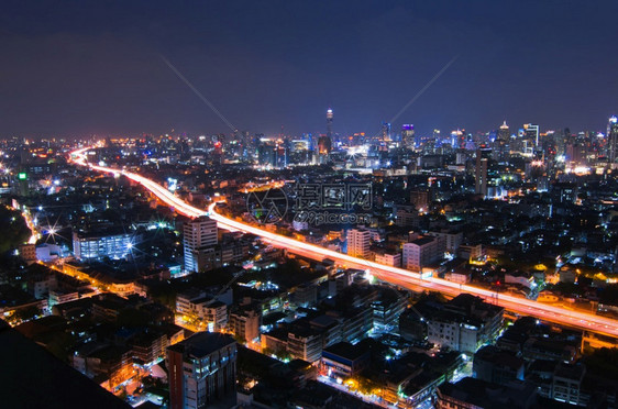 城市的曼谷风景晚上在商业区维威在曼谷黄昏夜维大都会摩天楼图片