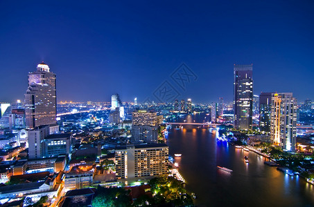 都会曼谷市风景晚上在商业区维威在曼谷黄昏夜维晚旅行图片