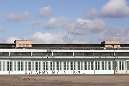 德国柏林Tempelhof机场历史城市景观外部的图片