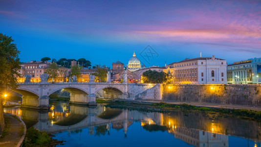 城市的历史古老意大利罗马圣彼得教堂日落美丽图片