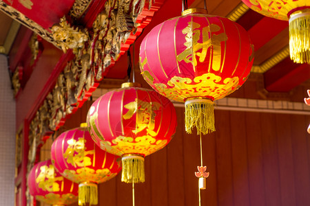灯笼挂在庙宇watlengnoeiyi庆祝新年的传统寺庙装饰艺术美丽的图片