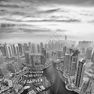 黄昏迪拜码头建筑的鸟瞰图黄昏迪拜码头建筑的鸟瞰图酋长国城市的现代图片