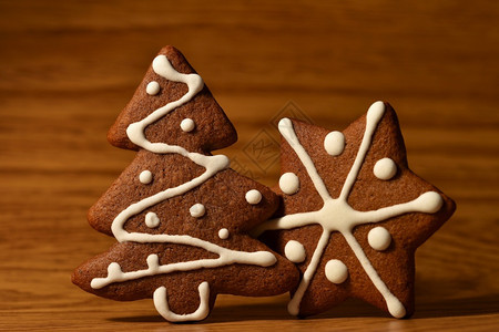 圣诞树和雪花形状手工饼干图片