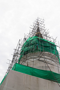 冥想佛PhraSingha寺庙的重建塔是一个公共场所恢复图片
