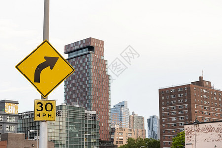框架长的街道标志建筑物人行道运输图片