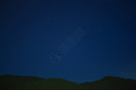 安详黑色的夜晚有星黑山风景图片