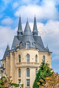 泉第十站现代城堡乌克兰敖德萨海滩现代城堡春季日黑色的建造酒店背景