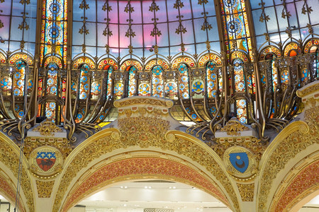 巴黎拉法伊特银河宫的玻璃和钢铁圆顶艺术屋消耗图片