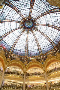 巴黎拉法伊特银河宫的玻璃和钢铁圆顶销售室内的拉斐特图片