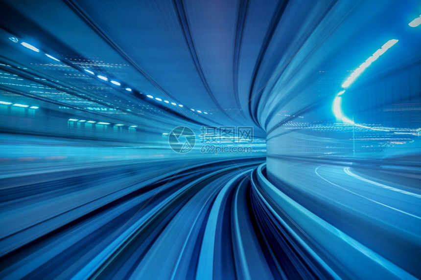 现代的快速地自动列车在日本东京内地隧道移动的作模糊未来派图片