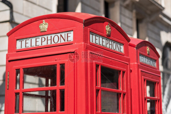目的地伦敦著名传统红色电话盒伦敦联合王国传统的红色电话盒子伦敦红色的建筑学图片