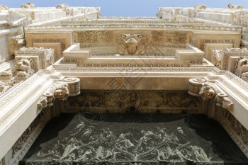 雕像广场米兰大教堂或迪奥莫是的哥特堂罗马的图片